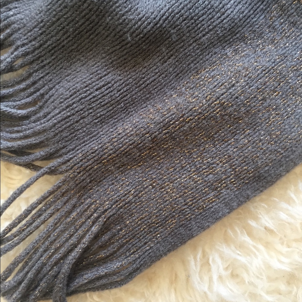 Poncho - Picture 4 of 4